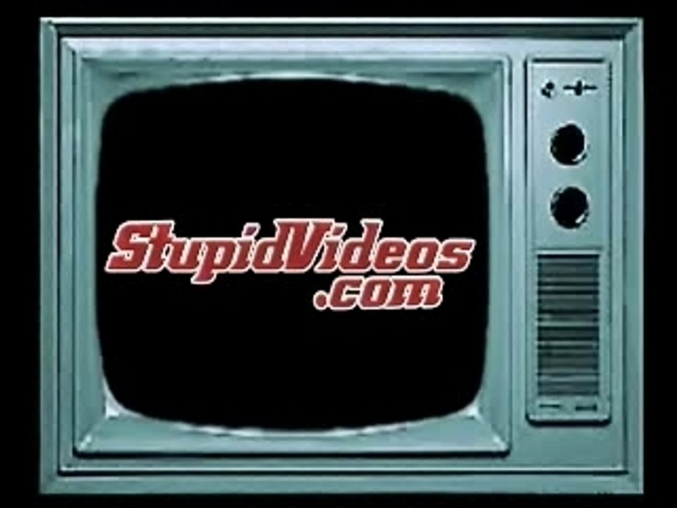 Régis sur le plongeoir de la piscine