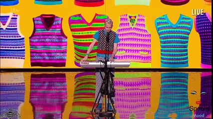 يسخر من الحكام .. هتموت من الضحك - Britain's Got Talent 2018 - مترجم