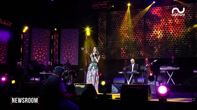 نانسي عجرم من موازين:شو مطلوب مني اعمل اكتر من اكل التمر والتقاط الصور مع الجمهور؟