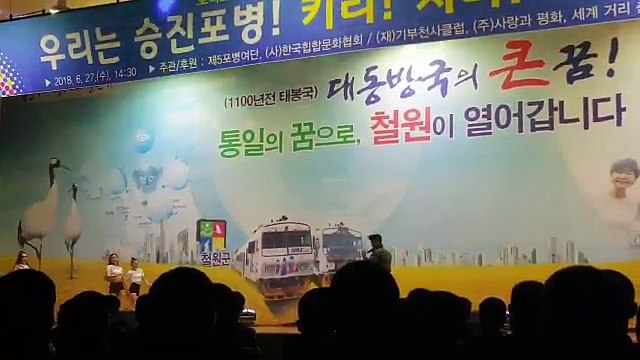 Taeyang trình diễn I Need A Girl trong quân đội