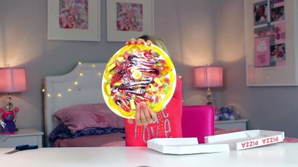 Gummy Pizza and Giant Gummy Bear   Candy Review