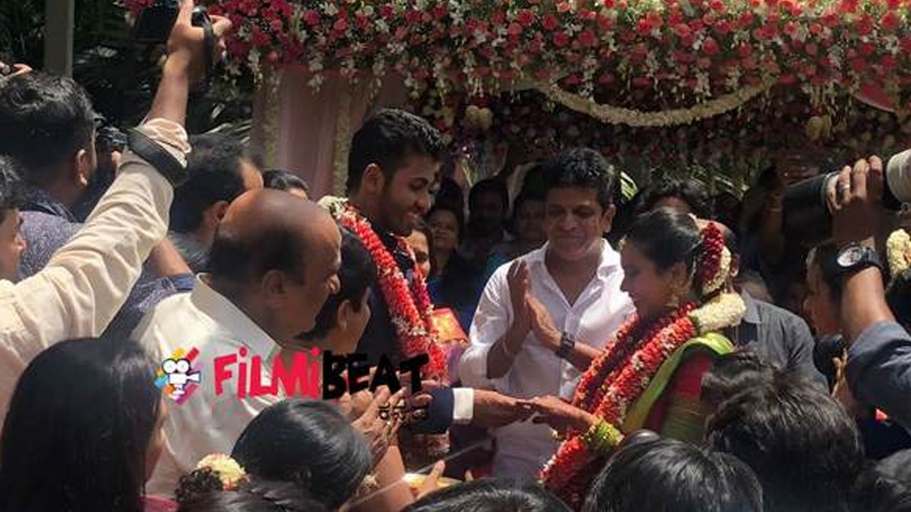 ಹೇಗೆ ನಡೀತು ನೋಡಿ ಯುವ ರಾಜ್‌ಕುಮಾರ್ -ಶ್ರೀದೇವಿ ನಿಶ್ಚಿತಾರ್ಥ...! | Filmibeat Kannada