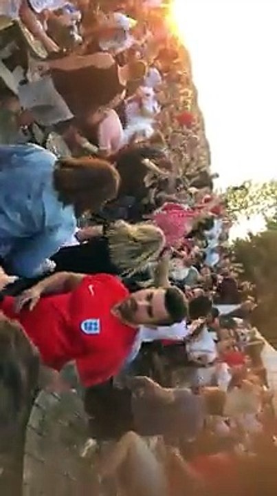 Mondial 2018 : Lors du match Angleterre-Colombie, une énorme bagarre oppose des supporters anglais à… (vidéo)