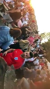 Mondial 2018 : Lors du match Angleterre-Colombie, une énorme bagarre oppose des supporters anglais à… (vidéo)