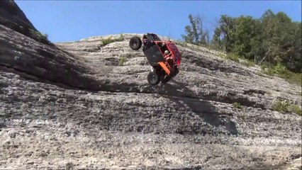 Ce fou tente l'impossible avec son buggy... Enorme tonneaux