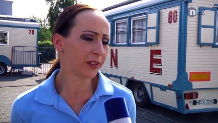 فيل هندى يقع على الجماهير خلال عرض بسيرك فى ألمانيا