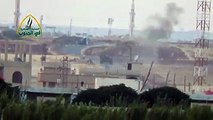 #شام| لحظة تدمير دبابة لقوات الأسد بعد استهدافها بصاروخ تاو على جبهة بلدة جبيب بريف درعا الشرقي