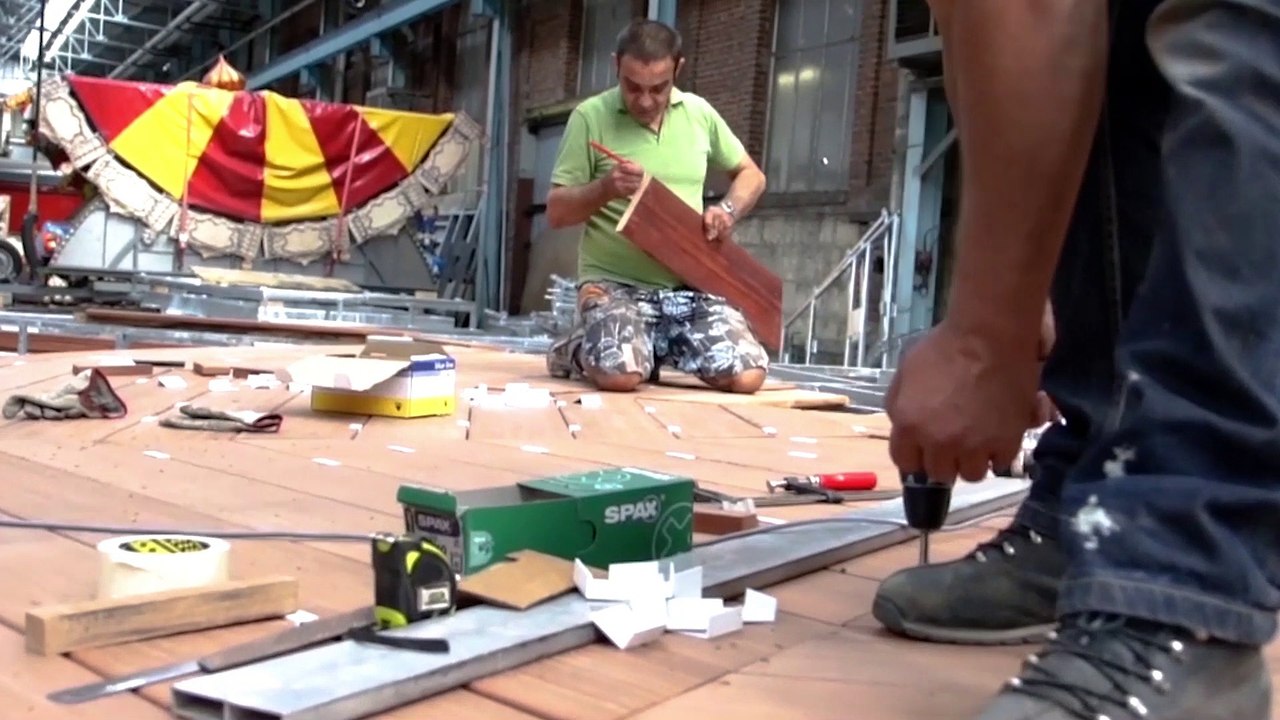 POLYGONE BEZIERS - Carrousel 1900