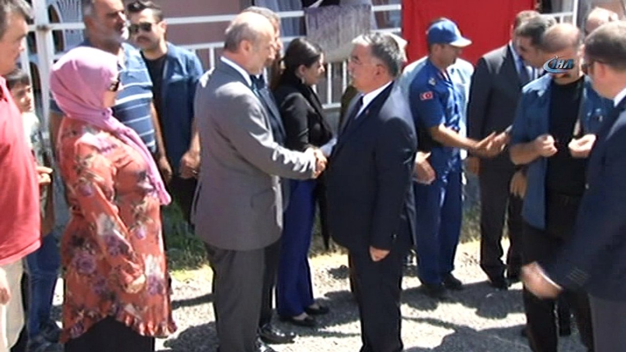 Bakanı İsmet Yılmaz,  Eylül’ün ailesine taziye ziyaretinde bulundu
