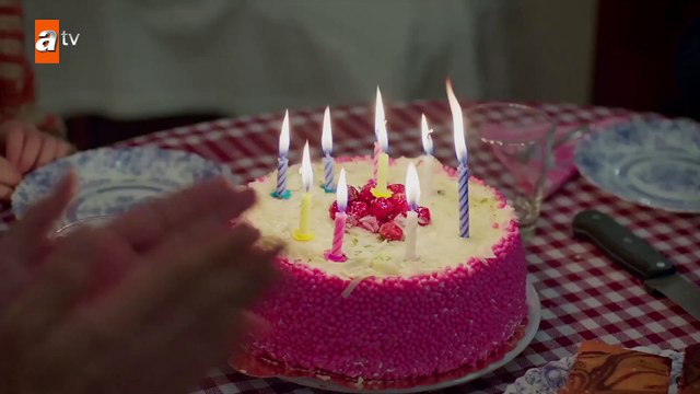 Doğum gününde mutsuz olan Büşra! - Kırgın Çiçekler 23.Bölüm