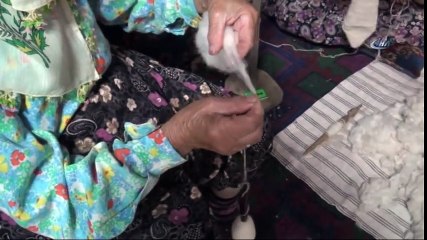 75 Yaşındaki Bedriye Teyze, Yaşayan Şehir Müzesinde Yün Eğirip, Çorap Örüyor