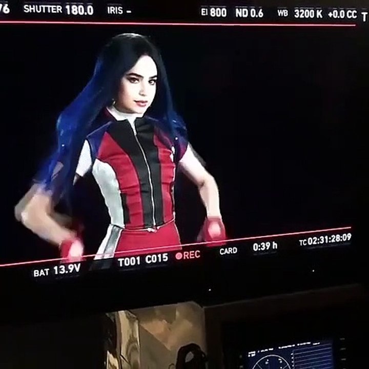Descendants 3 -  Meeting  Evie New Style