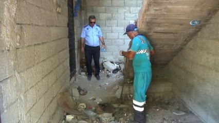 Kahramanmaraş'taki Bir Evden 3 Kamyon Çöp Çıktı