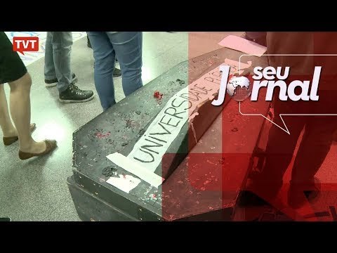 Estudantes fazem enterro das universidades públicas