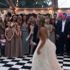 Can we just talk about this first dance though?! Credit: facebook.com/juliannedavis1630/