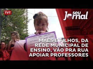 Mães e filhos, da rede municipal de ensino, vão pra rua apoiar professores