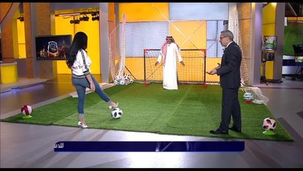 الفنان عبدالله بالخير يفوز على الاعلامية علياء الشمري في ركلات الجزاء !