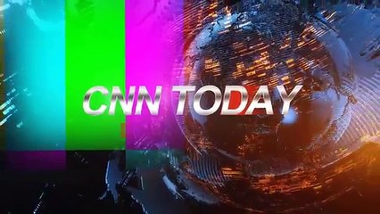 Outlander's Sam Heughan kiss women while Caitriona Balfe pregnant baby twin ( 360 X 640 )