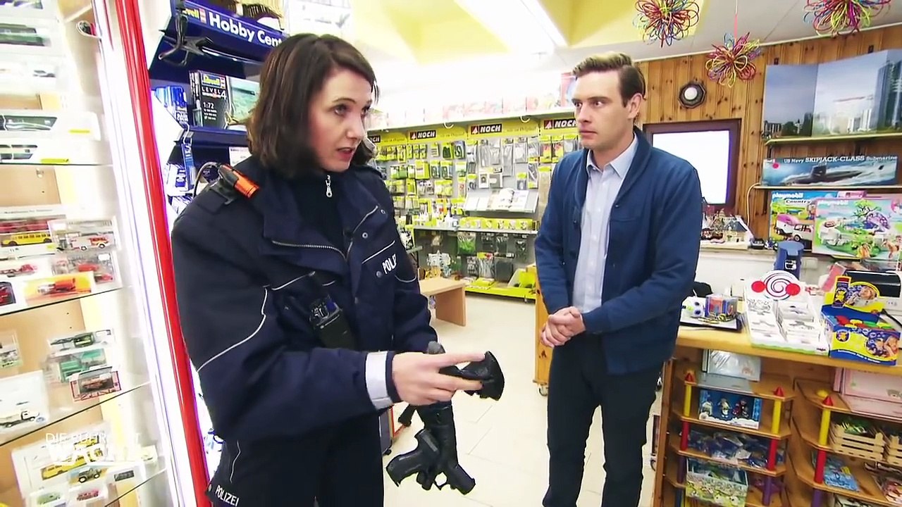 Spielzeugwaffe feuert plötzlich ab: Polizisten und Kind in Schock | Die Ruhrpottwache | SAT.1 TV