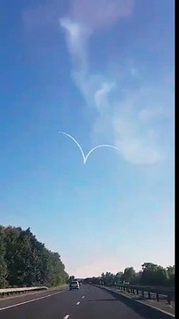 2 avions tracent un coeur dans le ciel !