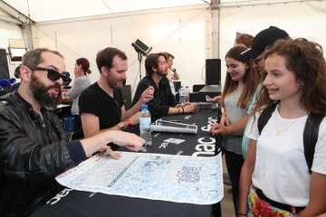 Cigarettes After Sex en dédicace