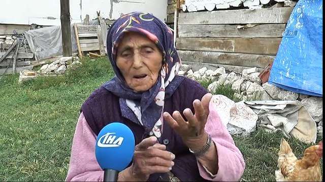 Bir Asrı Geride Bırakan Ayşe Nine, Yaşını Kendi Bile Bilmiyor