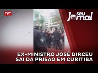 Ex-ministro José Dirceu sai da prisão em Curitiba.