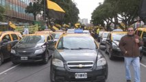 Taxistas bloquean el centro de Buenos Aires para protestar contra Uber