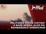 Militares sírios visitam a base aérea, alvo do bombardeio americano