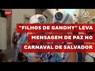 "Filhos de Gandhy" lebva mensagem de paz no carnaval de Salvador
