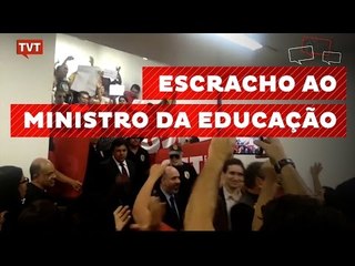Ministro interino da Educação é recebido com escracho no nordeste