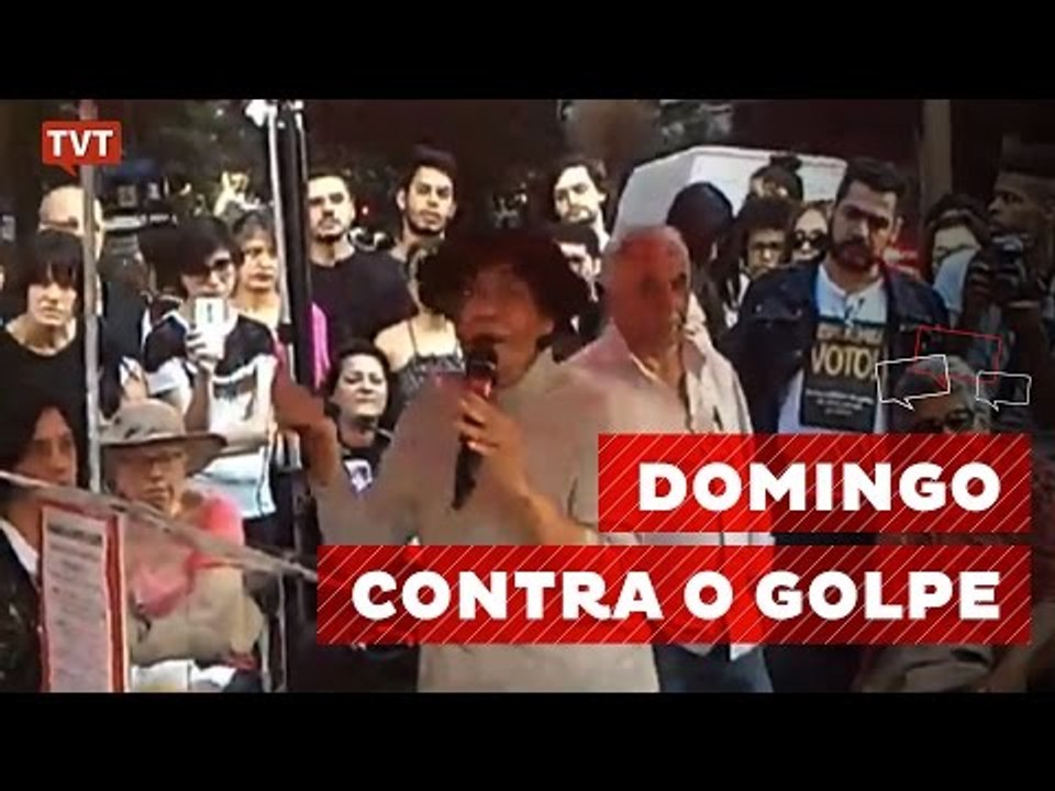 Marilena Chauí participa de aula pública em "Domingos Contra o Golpe"