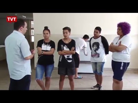 Estudantes goianos pedem suspensão de terceirização de escolas