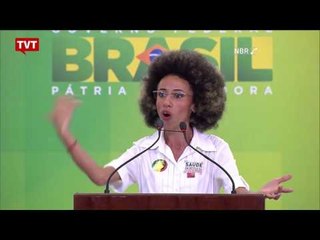 Ao receber apoio de educadores, Dilma denuncia farsa e conspiração