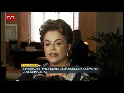 A presidenta Dilma Rousseff conversa com jornalistas nos Chile