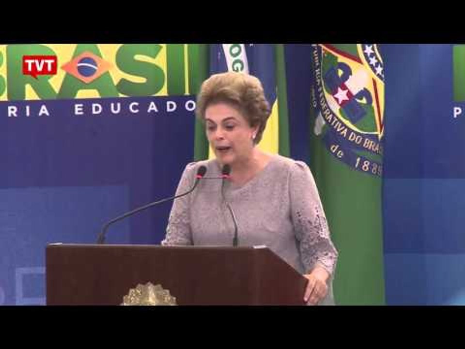 Em ato pela legalidade, Dilma reafirma que não vai renunciar
