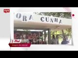 Jovens protestam em frente à residência de Cunha em Brasília