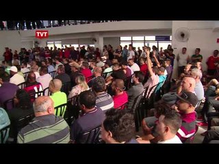 Contra demissão, trabalhadores na Mercedes aprovam adesão a PPE