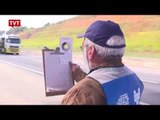 Cetesb fiscaliza poluentes emitidos por caminhões nas estradas.
