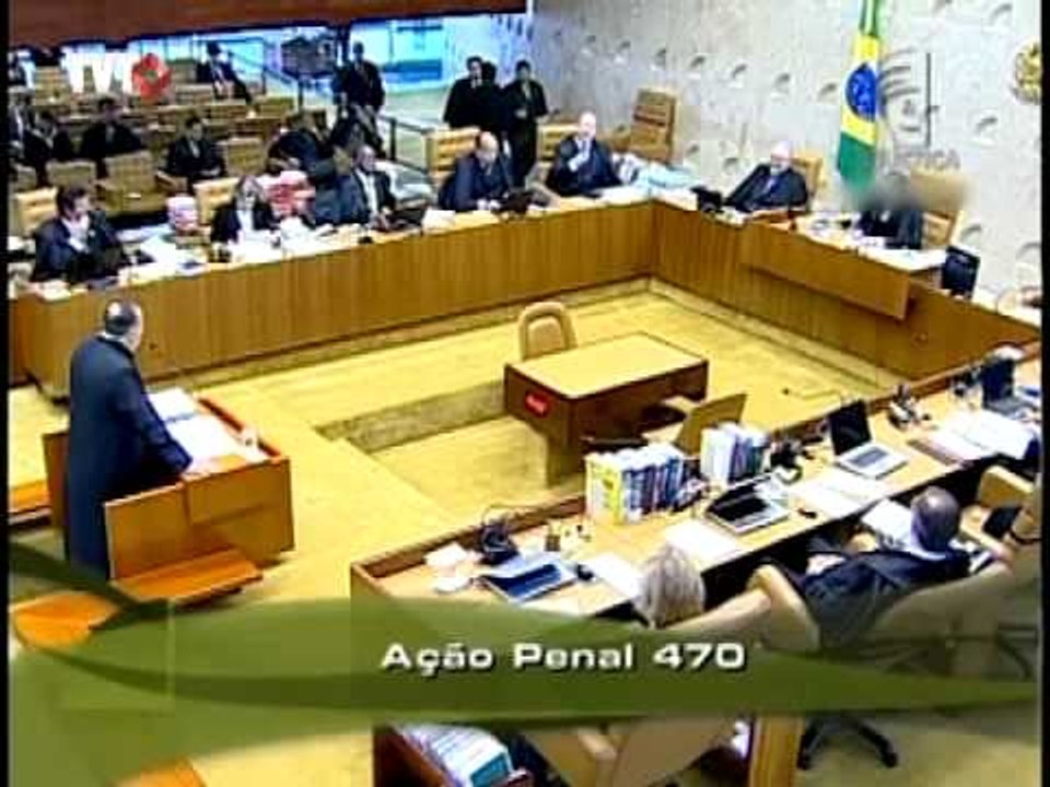 Mensalão: advogados negam crime, mas admitem caixa 2