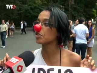 Mulheres protestam contra falta de respeito da mídia