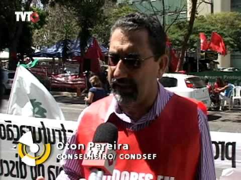 Servidores em greve esperam que governo melhore proposta de aumento