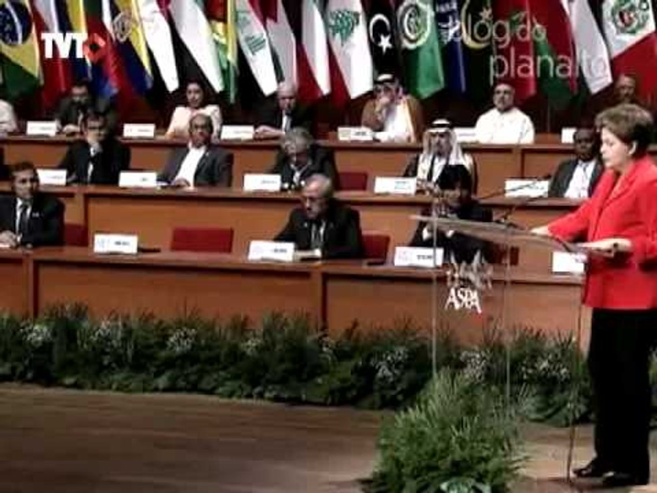 Dilma pede união de árabes e sul-americanos contra protecionismo de nações ricas