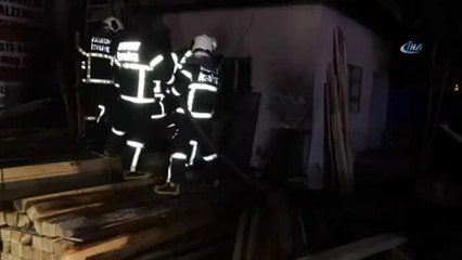 Aksaray'da Kereste Dükkanındaki Yangın Paniğe Neden Oldu