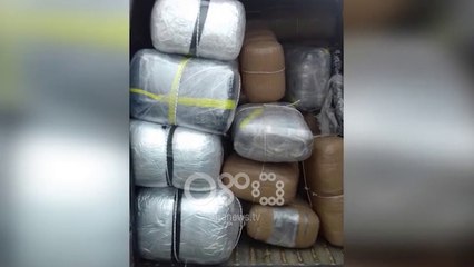 Ora News - U filmua në makinën me 400 kg kanabis në Fushë-Krujë, në kërkim polici