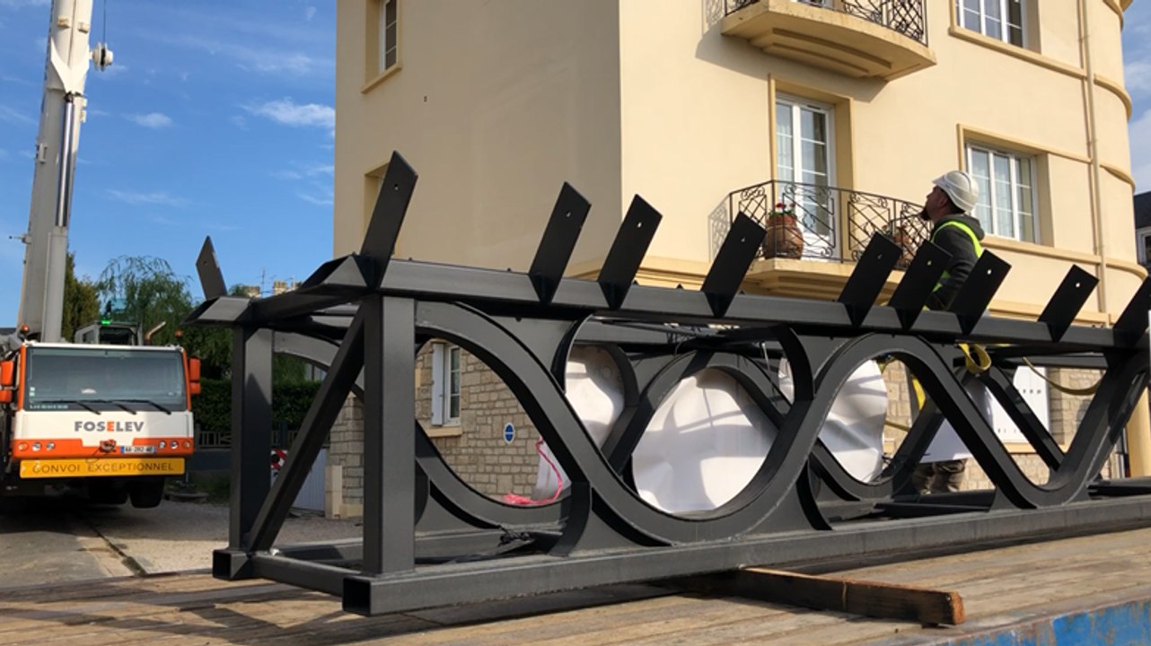 Pose de la charpente métallique à la maison Léger