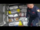 Ora News - U filmua në makinën me 400 kg kanabis në Fushë-Krujë, në kërkim polici