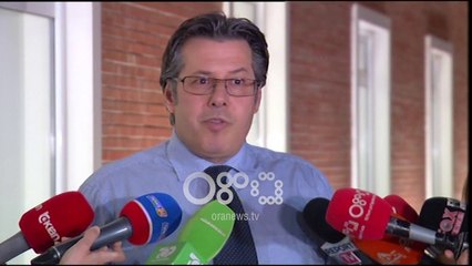 Ora News -Këshilli Kombëtar i PD miraton statutin e ri, nuk preket mandati i kryetarit