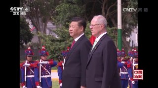 [中国新闻]习近平和彭丽媛向秘鲁独立先驱纪念碑敬献花圈 | CCTV-4