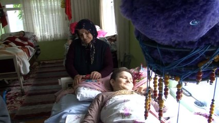 İşte gerçek 'fedakar anne'...32 yıldır 4 engelli çocuğuna ve diyabetten bacağı kesilen eşine bakıyor